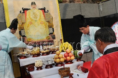 明氏后裔重庆拜祭先祖
